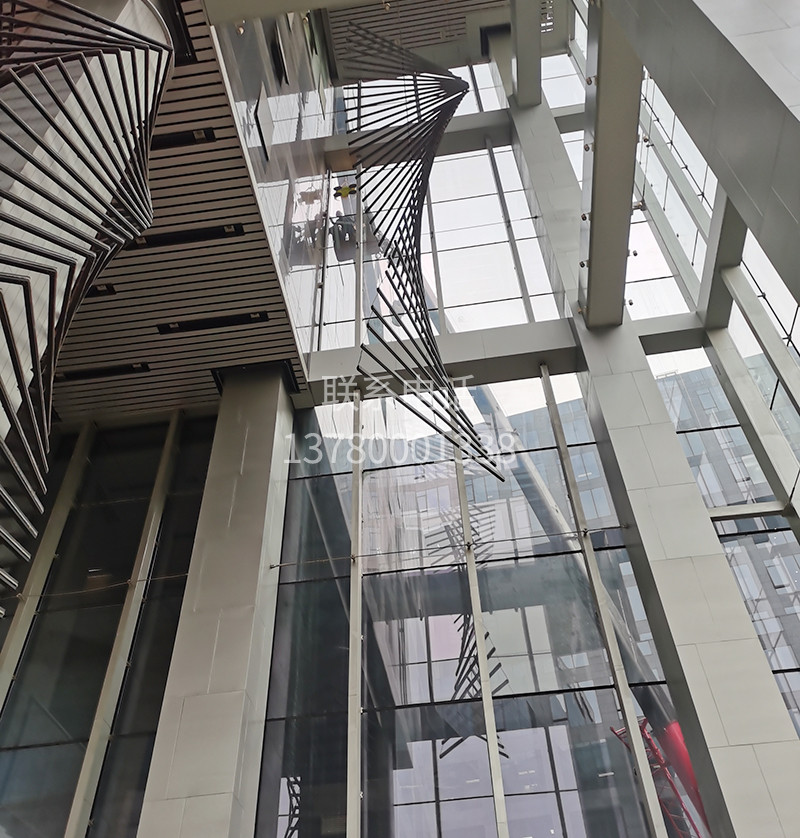 杭州矩陣國際外墻玻璃更換