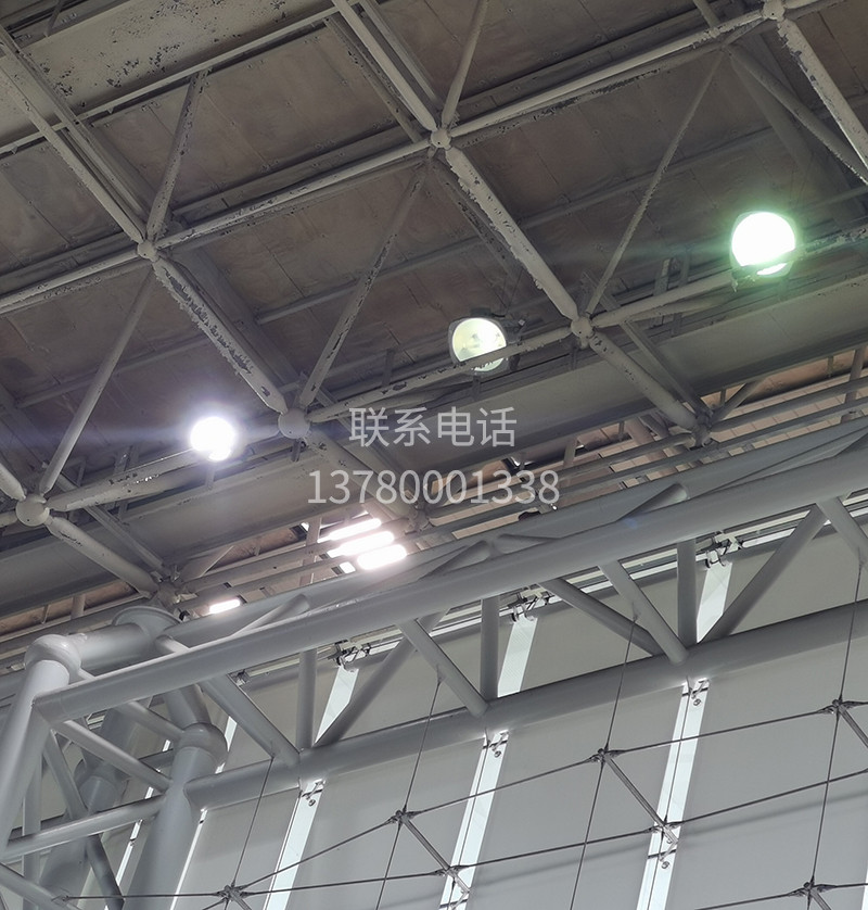 體育館高空作業(yè)換燈