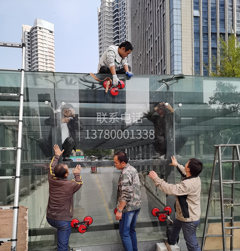 慈溪黃金大廈汽車坡道玻璃更換